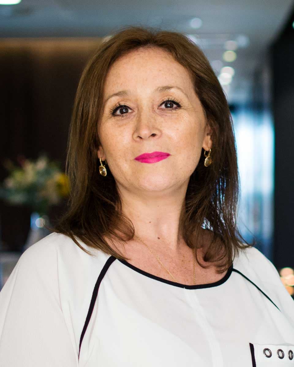 Angela Madariaga M.: Secretaria